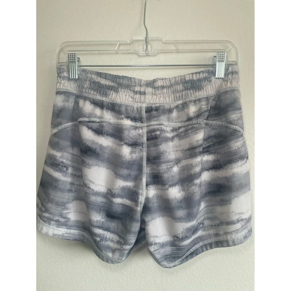 Athleta Gray Abstract Print Running Shorts – Size Small